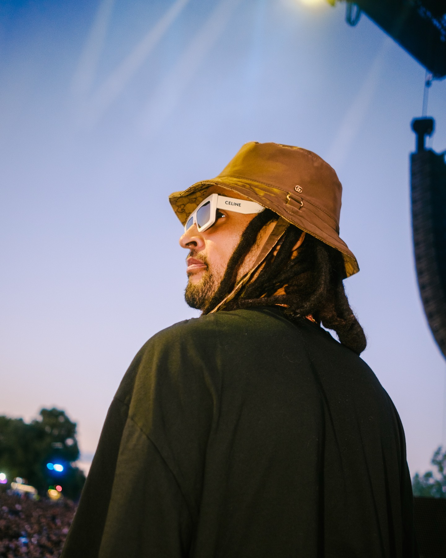 Artist portrait from the side of the One Life stage.