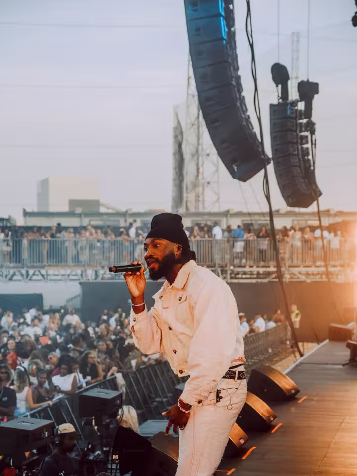 Odeal performing in front of the crowd at R&B Slow Jams